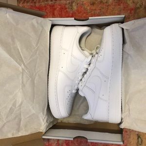 BRAND NEW NIKE AIR FORCE 1